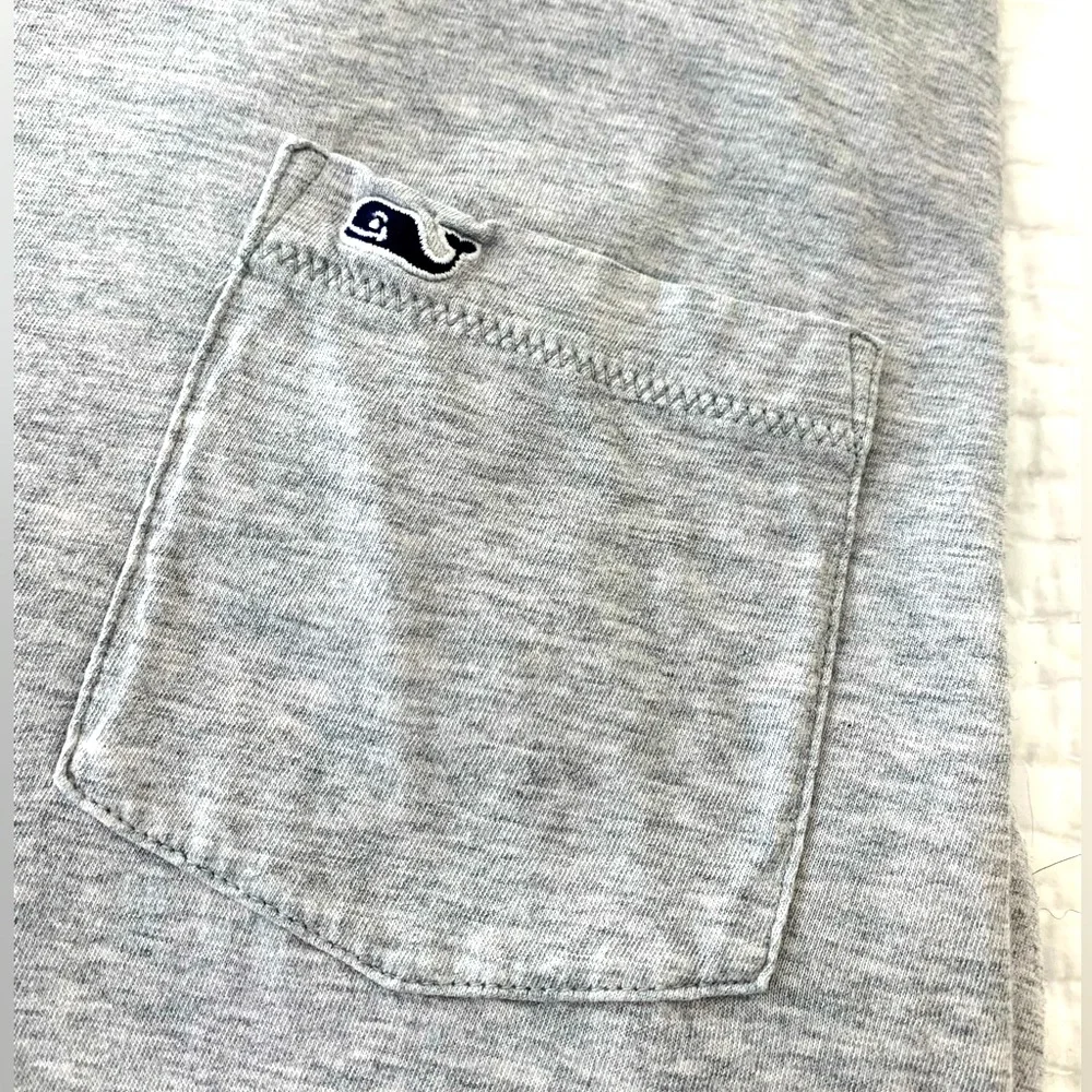 Vineyard Vines~ Mens Logo T Shirt, Short Sleeve, Gray. Large - Picture 3 of 4